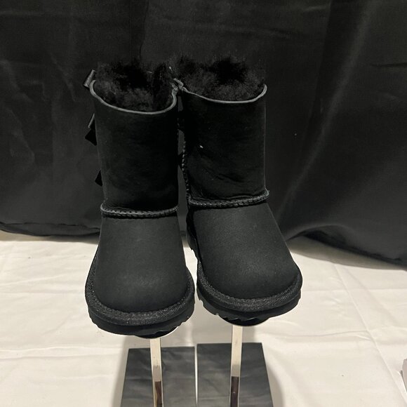 Ugg Boots - NEW IN BOX - FREE SHIPPING - Picture 1 of 3